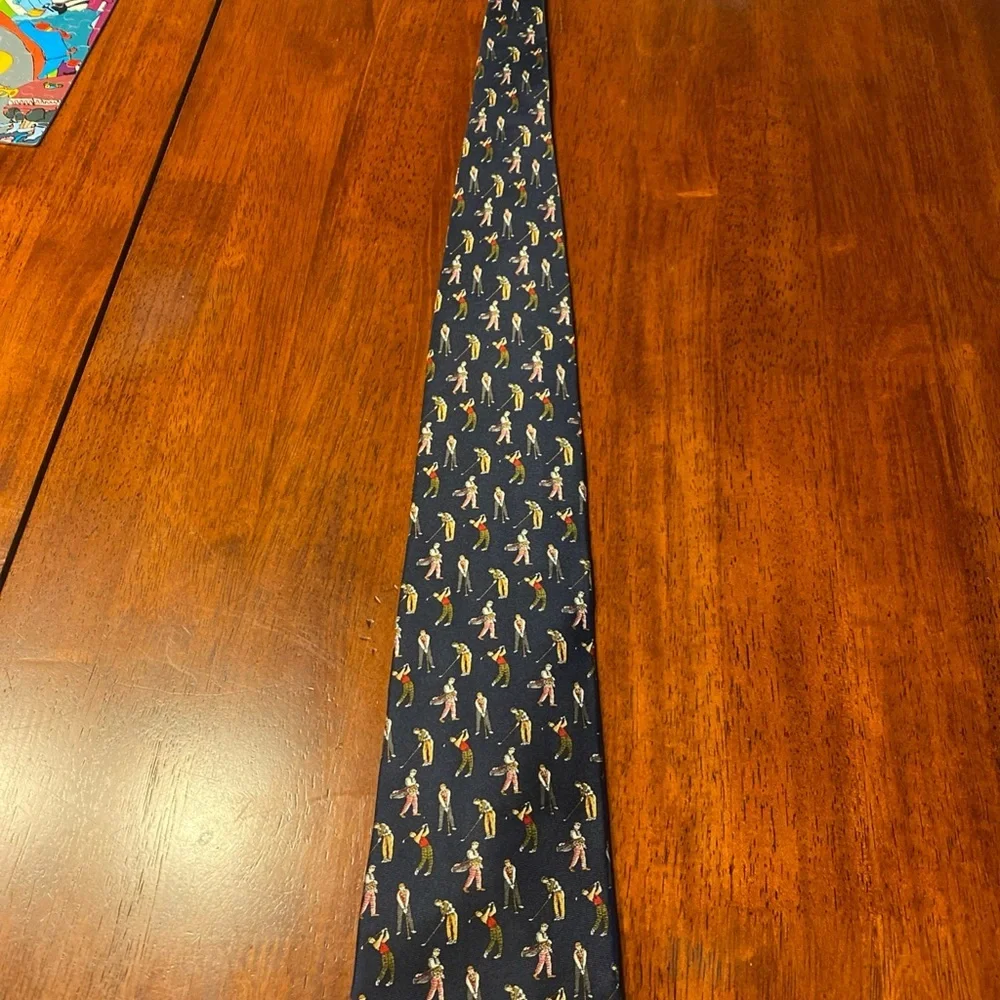 Golf-Themed Pattern Neck Tie 100% Silk Handmade - Picture 3 of 7